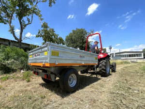 3 way hydraulic tipping trailer for tractor - hand brake