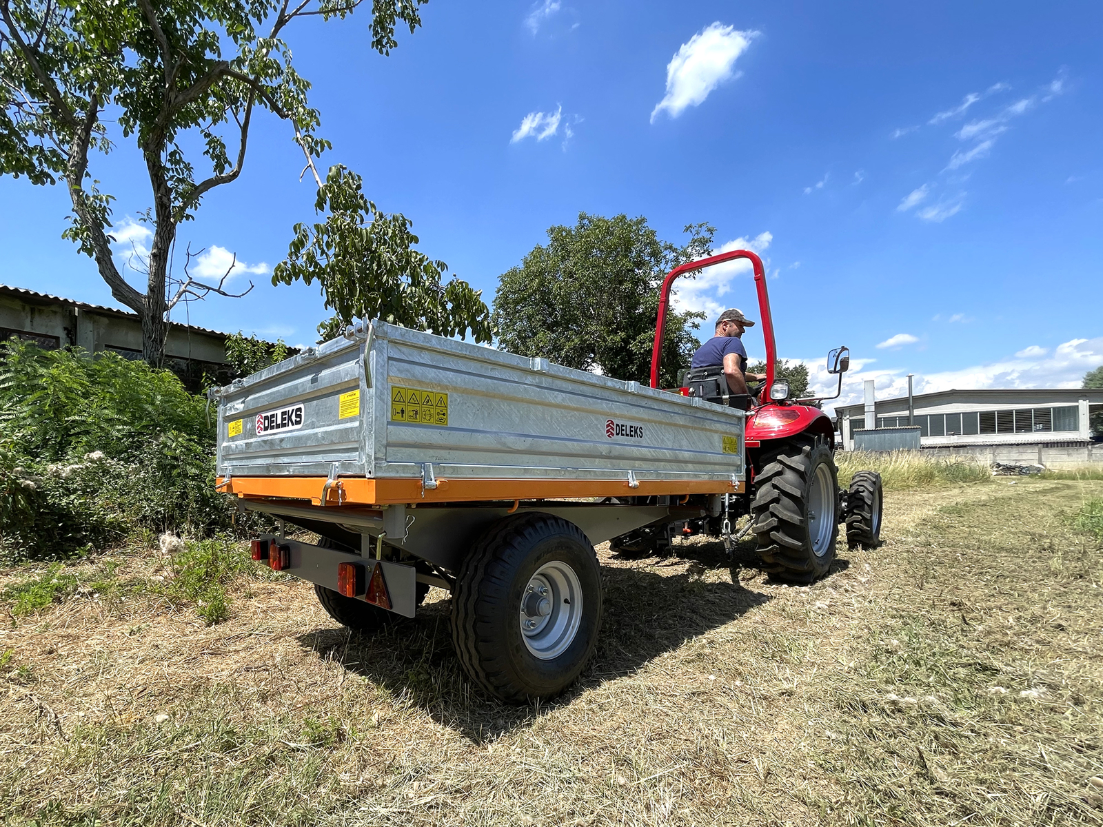 3 way hydraulic tipping trailer for tractor - hand brake 3 way hydraulic tipping trailer for tractor - hand brake