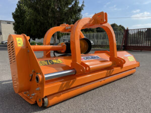 Flail mower with hammers for reversible or frontal tractors