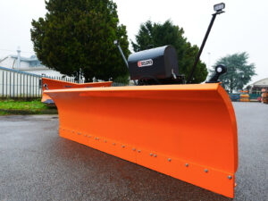 Frontal snow plogh with mounting plate for tractor
