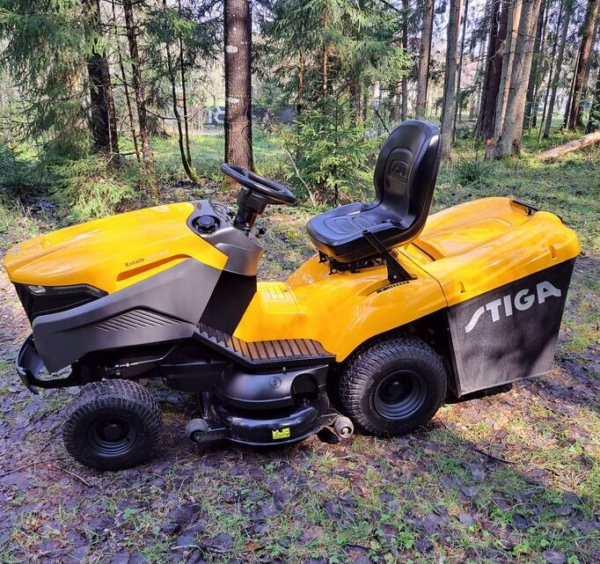 Lietots zāles pļāvējs traktors Stiga Estate 6102 hw2