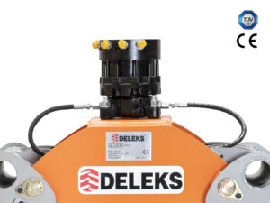 Log grapple for mini excavators with fixed rotator for quick linkage