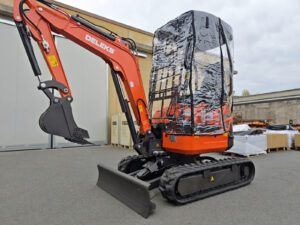 Rain/wind cover for miniexcavator M180