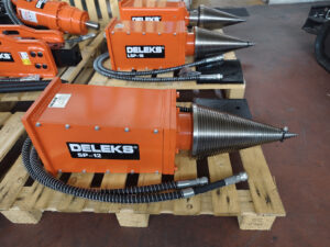 Screw log splitter for mini excavator