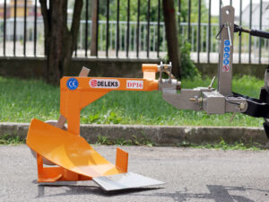 Single plough for tractors like Kubota or Iseki