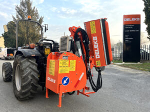 Tractor-mounted hydraulic hedge cutter hedge trimmer with brush cutter or cutterbar