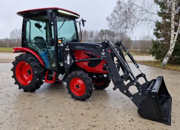 Traktors ar kabīni TYM F50CN