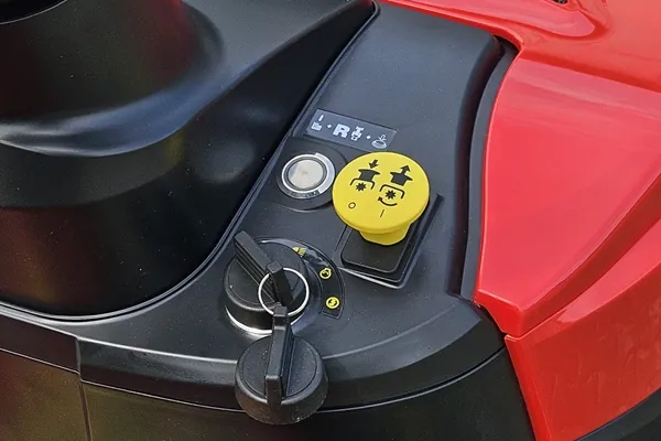 Elektromagnētiska pļaušanas mehānisma ieslēgšana – ērta un droša vadība